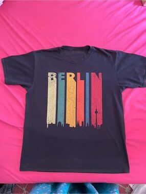 Berlin Graphic Short-Sleeve Tee - Black
